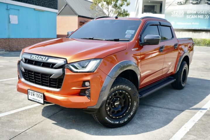 รถ Isuzu D-MAX 3.0 Vcross M 4WD สี ส้ม