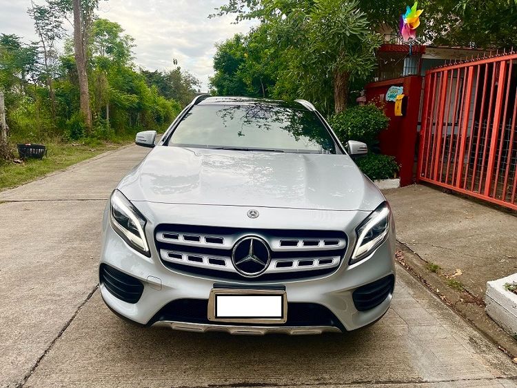 รถ Mercedes-Benz GLA-Class GLA250 สี บรอนซ์เงิน