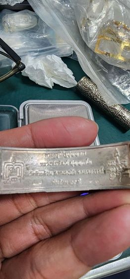 เลสหลวงพ่อพัฒน์ รุ่น พันล้าน รุ่นแรก เนื้อเงินหน้ากากทอฃคำเต็มซุ้ม รูปที่ 2