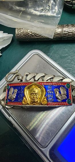 เลสหลวงพ่อพัฒน์ รุ่น พันล้าน รุ่นแรก เนื้อเงินหน้ากากทอฃคำเต็มซุ้ม