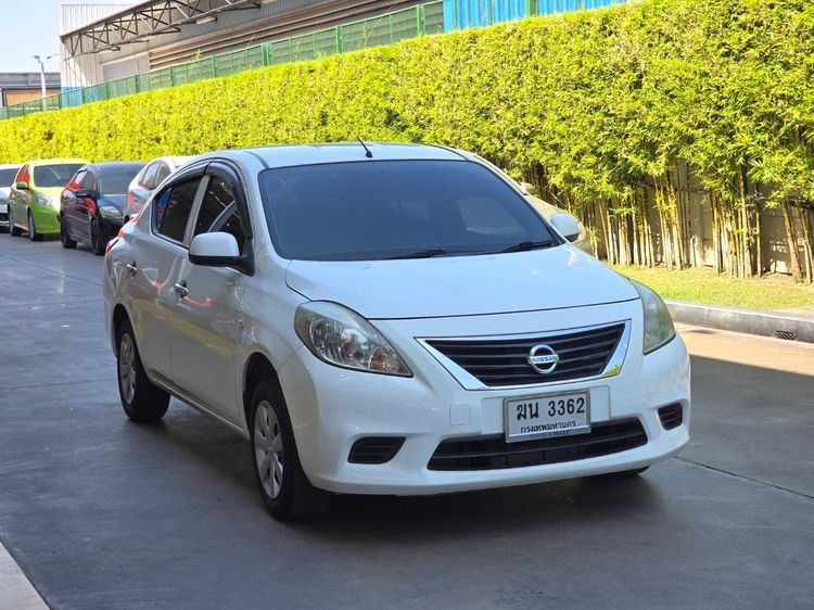 รถ Nissan Almera 1.2 E สี ขาว