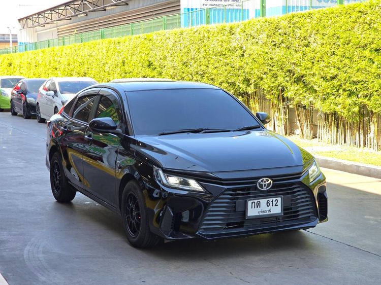 รถ Toyota Yaris ATIV 1.2 Sport สี ดำ