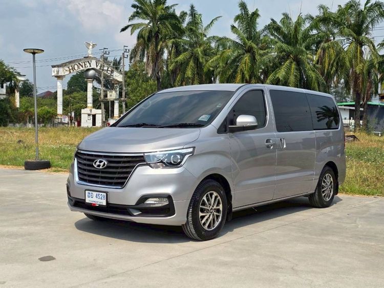 Hyundai H-1  2018 2.5 Maesto Touring ดีเซล เกียร์อัตโนมัติ เทา รูปที่ 2