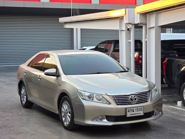 รถ Toyota Camry 2.0 G สี บรอนซ์ทอง