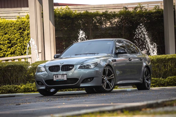 รถ BMW Series 5 525i สี เทา