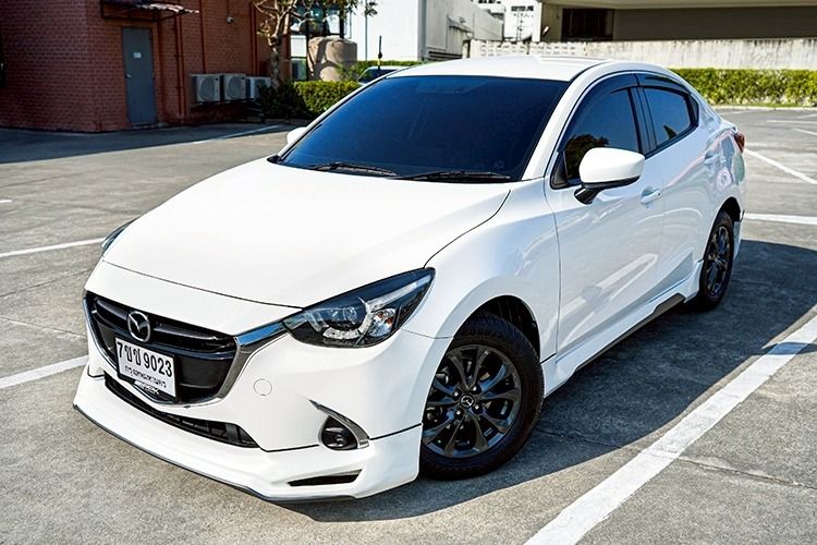 Mazda Mazda 2 2020 1.3 High Connect Sedan เบนซิน ไม่ติดแก๊ส เกียร์อัตโนมัติ ขาว รูปที่ 2