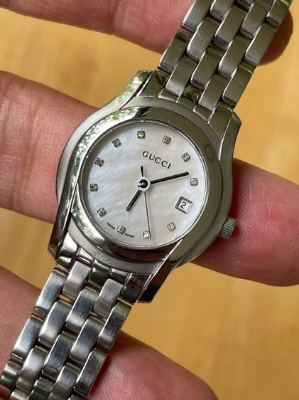 GUCCI Round face Watches Diamond 5500L Swiss Quartz Women's Watch  รูปที่ 3