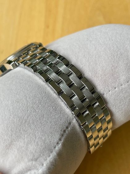 GUCCI Round face Watches Diamond 5500L Swiss Quartz Women's Watch  รูปที่ 4