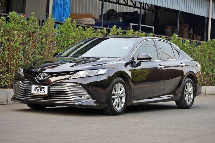 รถ Toyota Camry 2.0 G สี น้ำตาล