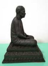 พระบูชา หลวงปู่แผ้ว วัดรางหมัน เนื้อนิลกาฬ (ไพลิน อัญมณีแห่งคุณธรรม) รูปที่ 3