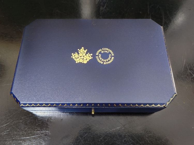 ชุดเหรียญที่ระลึกเฉลิมพระเกียรติ ในหลวง รัชกาลที่9 ครบ 88 พรรษา พ.ศ.2558 พร้อมกล่องและใบเซอร์ (ไม่มีเหรียญทองคำ) รูปที่ 9