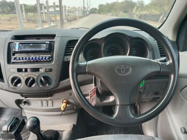 Toyota Hilux Vigo 2004 2.5 E Pickup ดีเซล ไม่ติดแก๊ส เกียร์ธรรมดา เทา รูปที่ 3