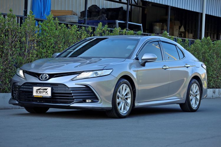 รถ Toyota Camry 2.5 Sport สี เทา