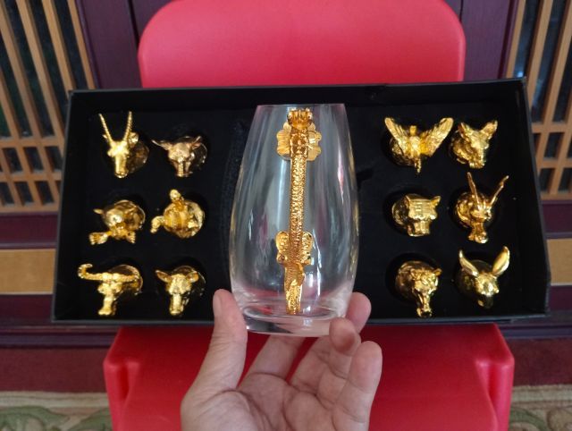 ชุดแก้วมังกรกับแก้ว12 ราศีครบชุดรวม 13 ชิ้น สภาพเยี่ยมดีใหม่ไซน์ล้ำ รูปที่ 17