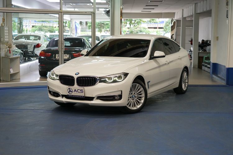 รถ BMW Series 3 320d สี ขาว