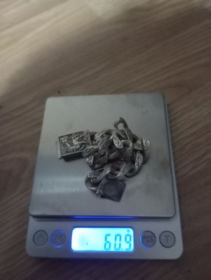 ขายเลสข้อมือ ไม่ทราบวัสดุ มีตอก s925 หนัก 60 กรัม ราคา 850บาท