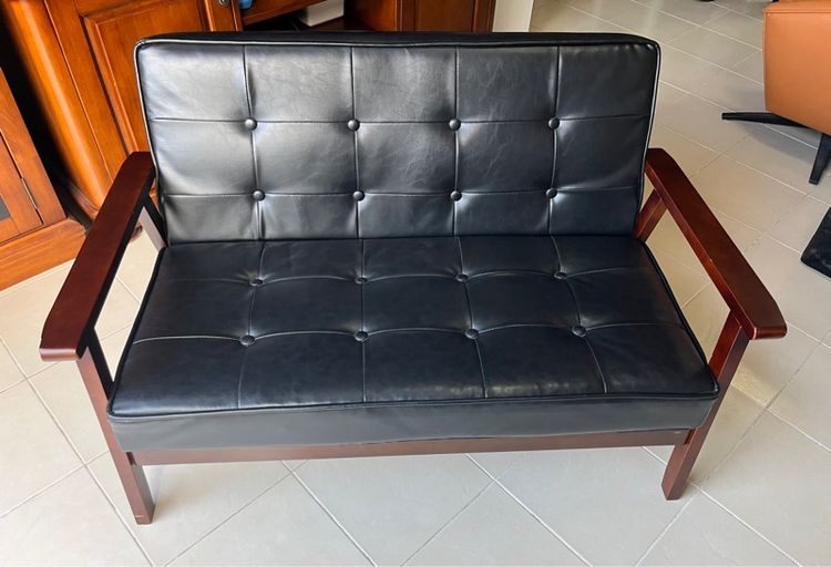 โซฟาญี่ปุ่น 2 ที่นั่ง หนังพีวีซี สีดำ โครงเป็นไม้ 