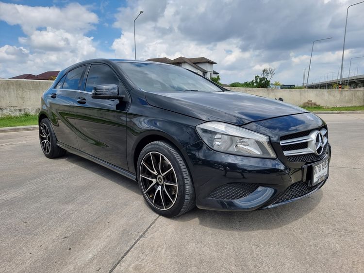 Mercedes-Benz A-Class 2014 A180 Sedan เบนซิน ไม่ติดแก๊ส เกียร์ธรรมดา ดำ รูปที่ 3