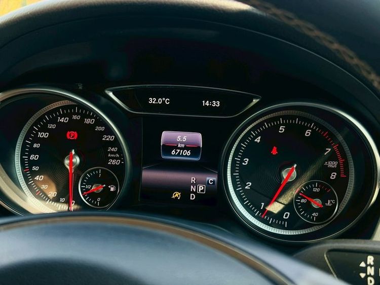 Mercedes-Benz GLA-Class 2019 GLA200 Utility-car เบนซิน ไม่ติดแก๊ส เกียร์อัตโนมัติ ดำ รูปที่ 3