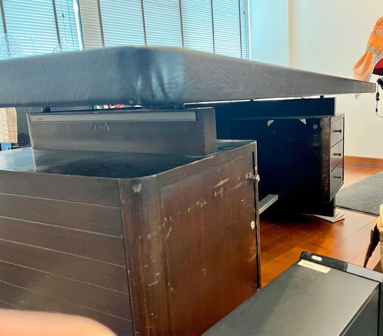 โต๊ะทำงานผู้บริหารแนววินเทจ โทนไม้เข้ม ดีไซน์เรียบ เท่ คลาสสิก รูปที่ 4