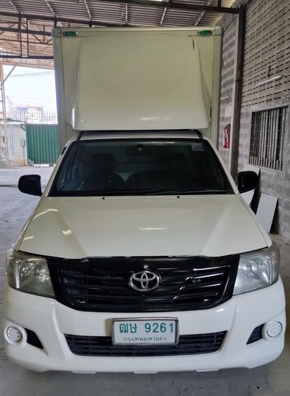 รถ Toyota Hilux Vigo 2.7 CNG สี ขาว