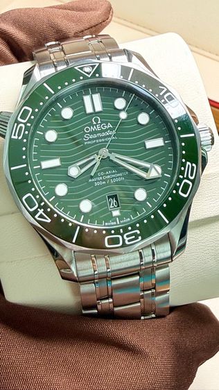 เขียว Omega Seamaster Green Diver