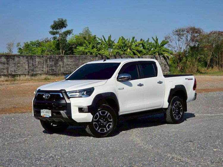 รถ Toyota Hilux Revo 2.4 Prerunner Mid สี ขาว