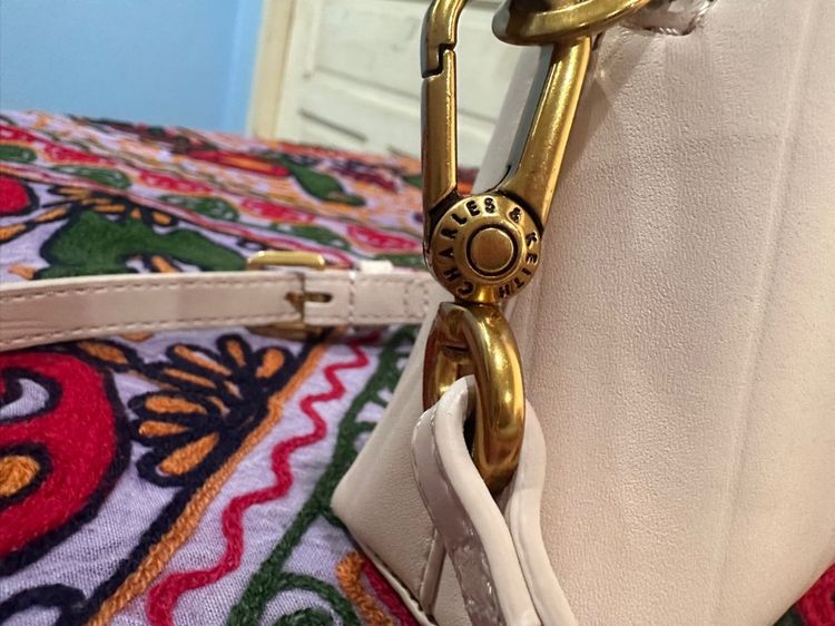 Charles Keith กระเป๋าสะพายหนังสีนู้ด รูปที่ 5