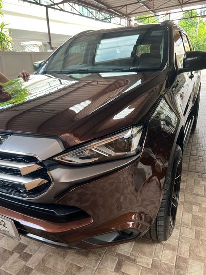Isuzu MU-X 2022 3.0 Ultimate AT 4WD Sedan ดีเซล น้ำตาล รูปที่ 4
