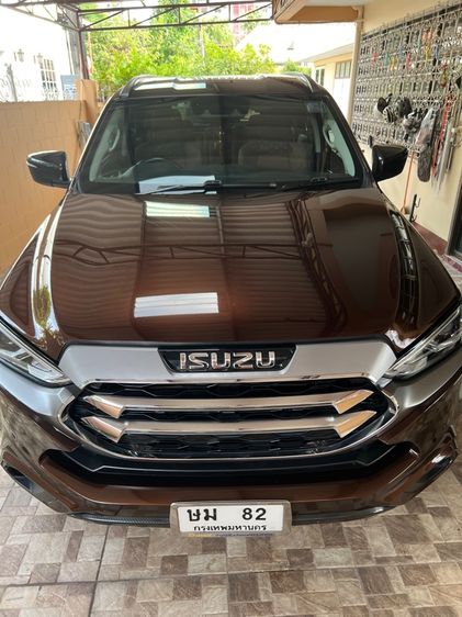 รถ Isuzu MU-X 3.0 Ultimate AT 4WD สี น้ำตาล