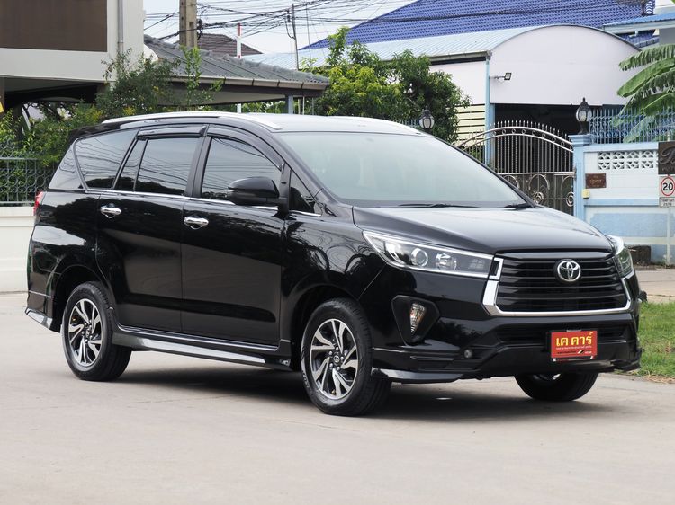 รถ Toyota Innova 2.8 Crysta สี ดำ