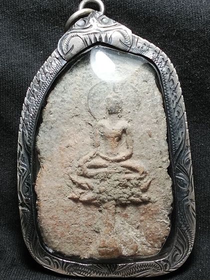 พระขุนแผนใบพุทราเนื้อดินเลี่ยมเงินแท้ครับ