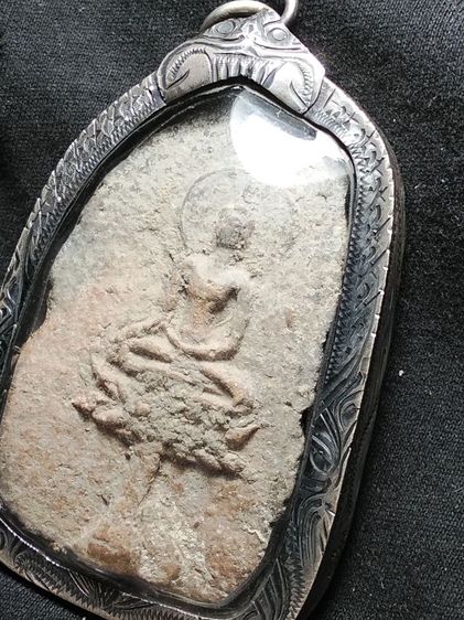 พระขุนแผนใบพุทราเนื้อดินเลี่ยมเงินแท้ครับ รูปที่ 6