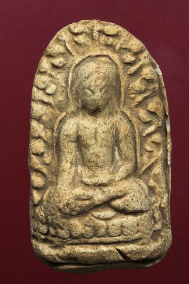 พระลือมงคลลำพูนสวยๆค่ะเก่าค่ะ