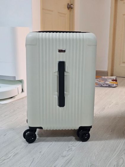 กระเป๋าเดินทาง 20 นิ้ว สีขาว มินิมอล