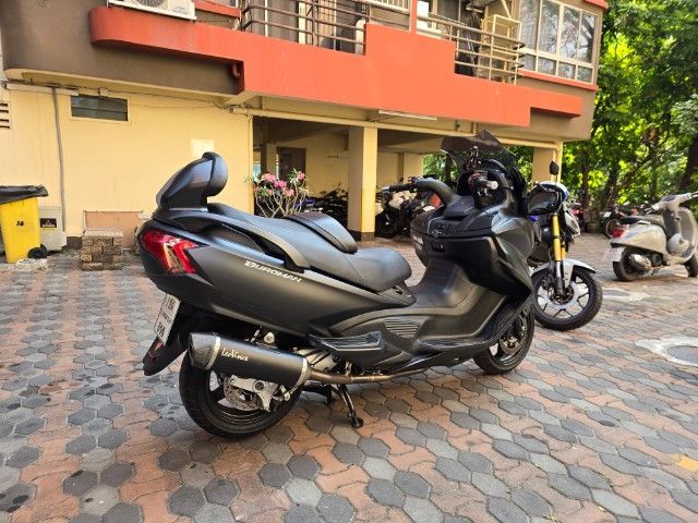 ขออนุญาตพื้นที่ครับ🙏 ขาย Burgman650
สีดุๆดำด้าน สวยๆดีๆ เลขไมล์ 13900 รถไม่เคยล้มแปะ หนืออุบัติเหตุใดๆทั้งสิ้น รถจอดคลุมผ้าในที่ร่มอย่างดี รูปที่ 3