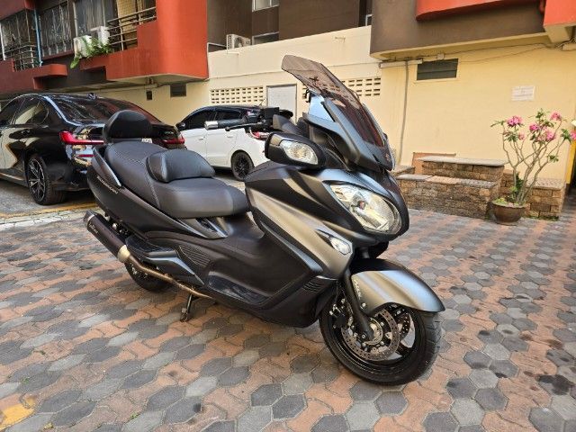 ขออนุญาตพื้นที่ครับ🙏 ขาย Burgman650
สีดุๆดำด้าน สวยๆดีๆ เลขไมล์ 13900 รถไม่เคยล้มแปะ หนืออุบัติเหตุใดๆทั้งสิ้น รถจอดคลุมผ้าในที่ร่มอย่างดี