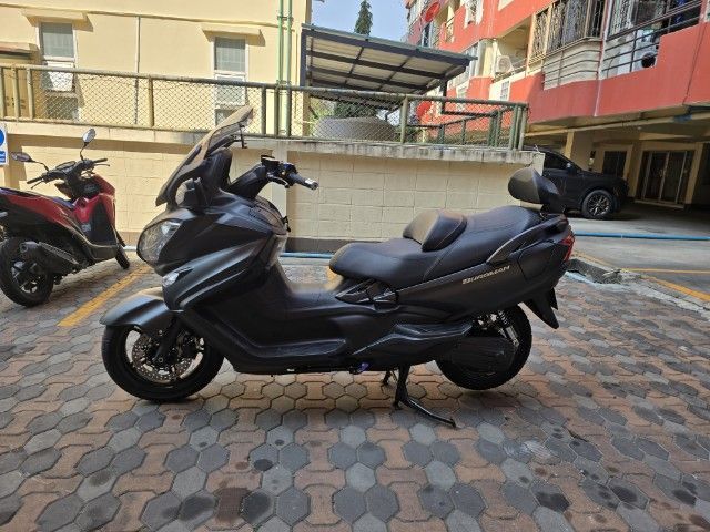 ขออนุญาตพื้นที่ครับ🙏 ขาย Burgman650
สีดุๆดำด้าน สวยๆดีๆ เลขไมล์ 13900 รถไม่เคยล้มแปะ หนืออุบัติเหตุใดๆทั้งสิ้น รถจอดคลุมผ้าในที่ร่มอย่างดี รูปที่ 6