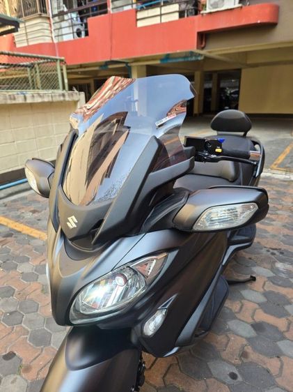 ขออนุญาตพื้นที่ครับ🙏 ขาย Burgman650
สีดุๆดำด้าน สวยๆดีๆ เลขไมล์ 13900 รถไม่เคยล้มแปะ หนืออุบัติเหตุใดๆทั้งสิ้น รถจอดคลุมผ้าในที่ร่มอย่างดี รูปที่ 7