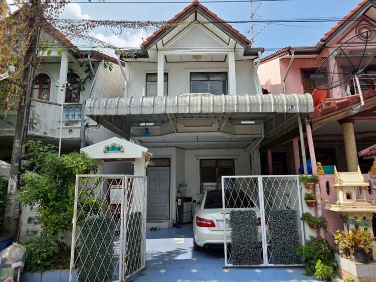 มีบางส่วน สร้างเสร็จก่อน 2010 ใช่ ขายตึกเดียวสองชั้นบ้านอิ่มอัมพร2ครับ รูปที่ 2