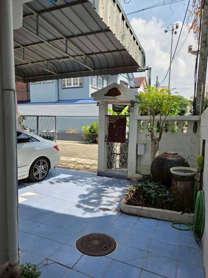 มีบางส่วน สร้างเสร็จก่อน 2010 ใช่ ขายตึกเดียวสองชั้นบ้านอิ่มอัมพร2ครับ รูปที่ 3