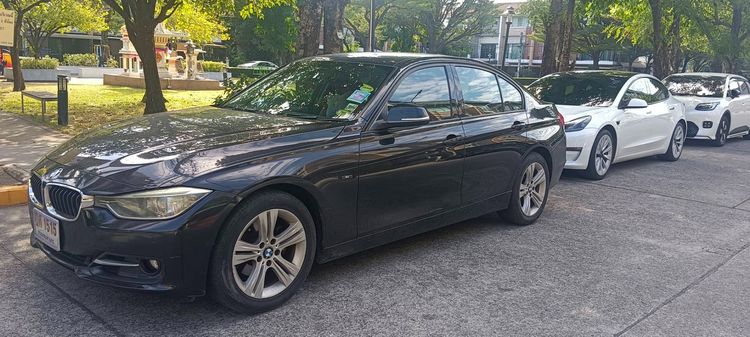 BMW Series 3 2012 320i Sedan เบนซิน เกียร์อัตโนมัติ ดำ รูปที่ 3