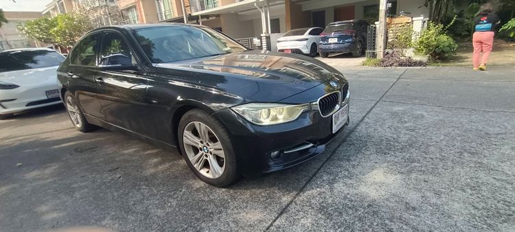 BMW Series 3 2012 320i Sedan เบนซิน เกียร์อัตโนมัติ ดำ รูปที่ 2