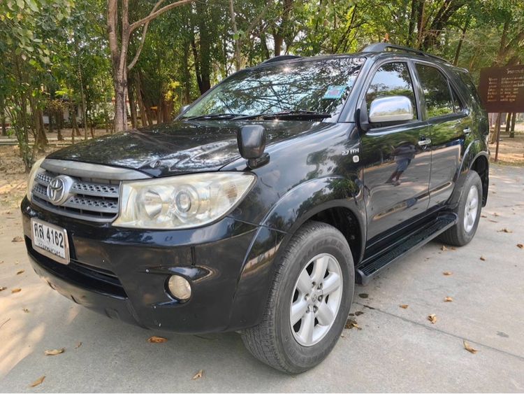 รถ Toyota Fortuner 2.7 V สี ดำ