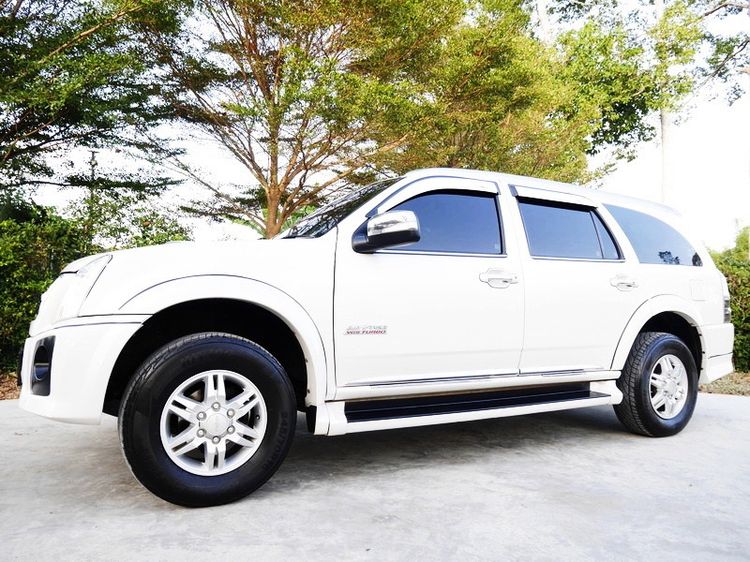 รถ Isuzu MU-7 3.0 Choiz สี ขาว