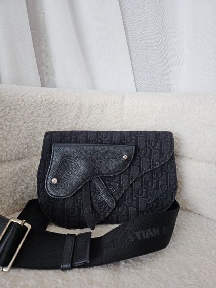 ไม่ระบุ คาดอก dior saddle bag 2019 สภาพดีน้องมาแต่ตัว ใช้ได้ทั้งญ และ ช