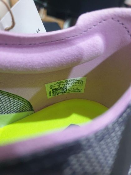 ADIDAS ADIZERO BOSTON 12 ของแท้ มือ 1 ของใหม่เก่าเก็บ อาจมีรอยหลุดตาบ้างเล็กน้อย แต่ยังไม่ผ่านการใช้งาน ออก Shop ไทย รูปที่ 8