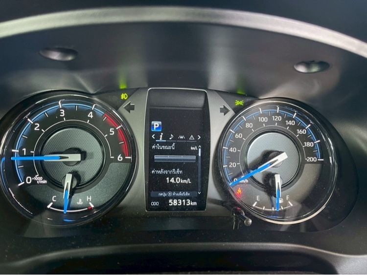 รถ Toyota Hilux Revo Double Cab Prerunner 2x4 2.4 Rocco สี ดำ