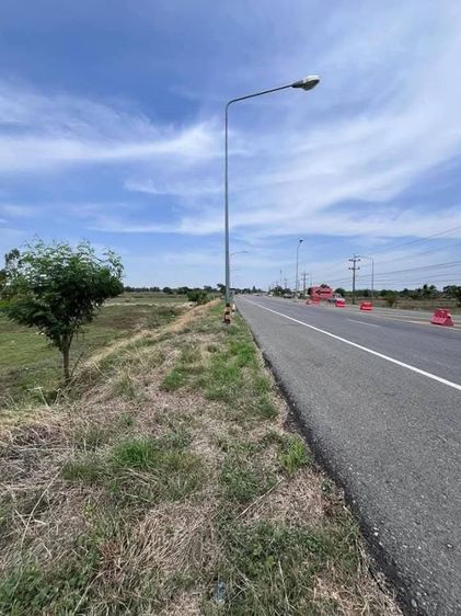 ไม่ใช่ ขายที่ดินตำบลภารแอ่นอำเภอพยัคฆภูมิจังหวัดมหาสารคาม

ขนาดที่ดิน 36- 1-50ไร่  โฉนด

ติดถนนเส้นหลัก2040​ถนนเป็น 4 เลน

หน้ากว้างติดถนนประมาร 140 เมตร

ขายไร่ละ 500,000บาท 
 รูปที่ 2