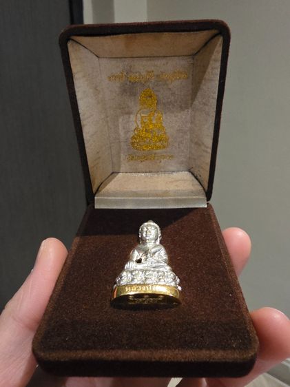 พระกริ่ง หลวงปู่โต๊ะ เก่าเก็บ สวยหายาก เดิมๆ พร้อมกล่อง สวย น่าสะสม ขายตามสภาพของที่บ้าน พร้อมส่งครับ